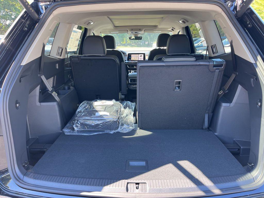 new 2026 Volkswagen Atlas car, priced at $57,692