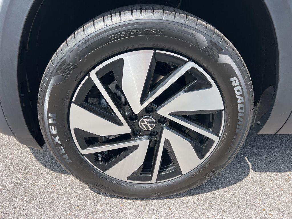 new 2026 Volkswagen Atlas car, priced at $44,276