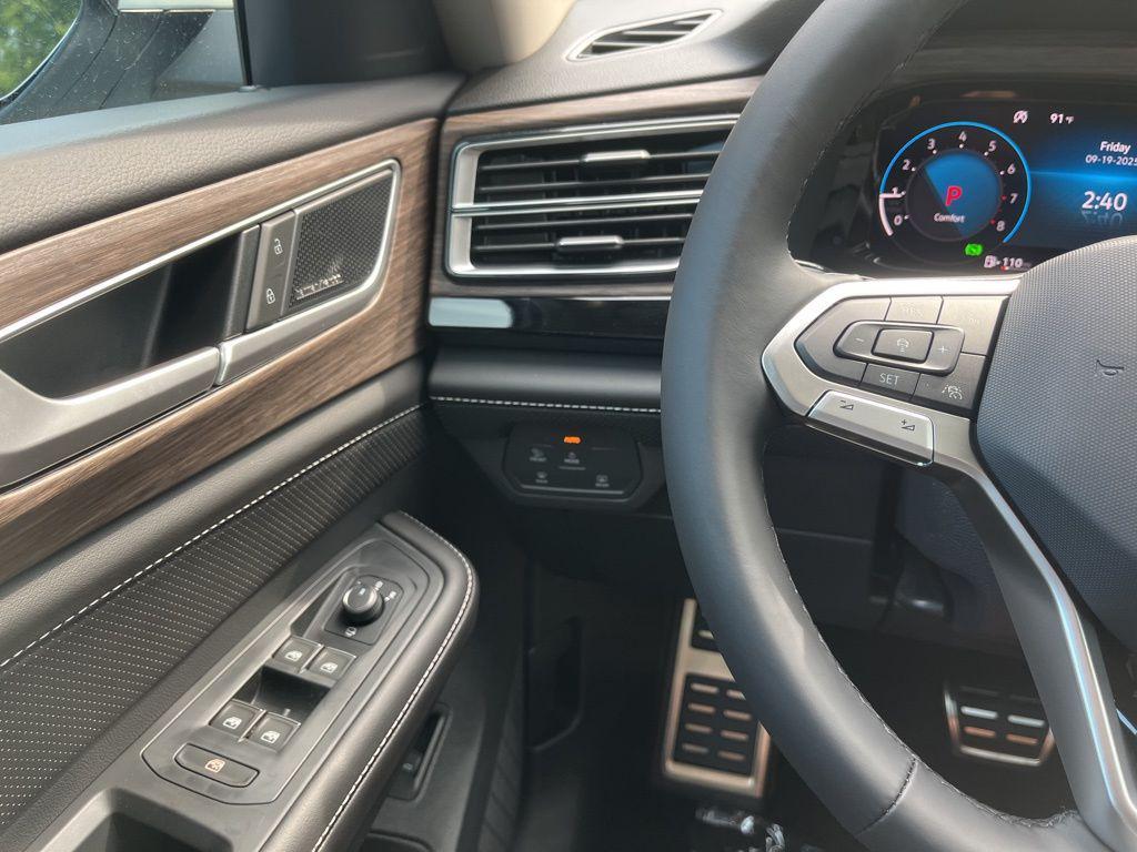 new 2026 Volkswagen Atlas car, priced at $58,402