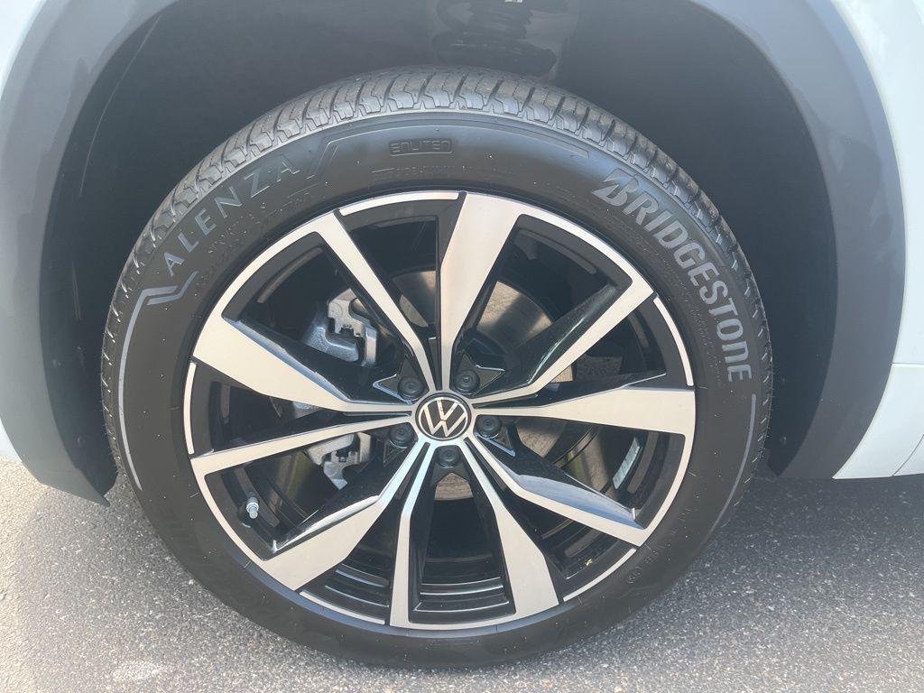 new 2026 Volkswagen Atlas car, priced at $58,402