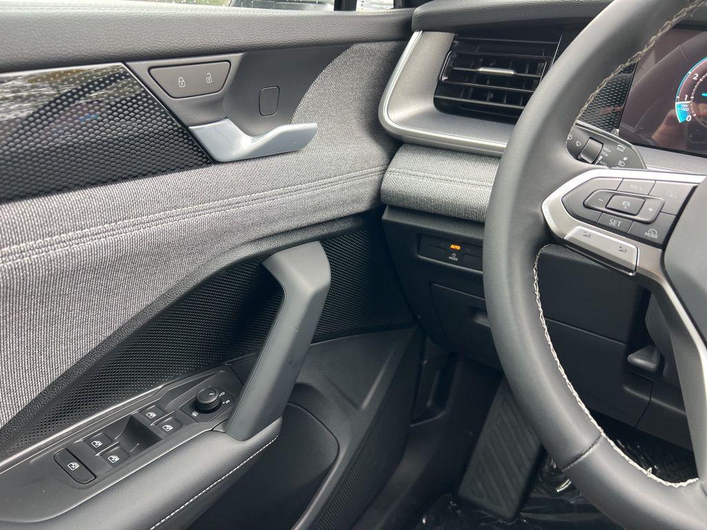 new 2026 Volkswagen Tiguan car, priced at $34,381