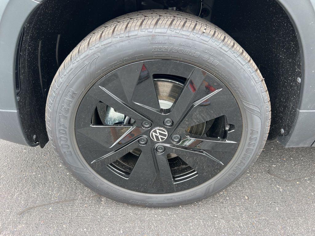 new 2026 Volkswagen Taos car, priced at $33,336