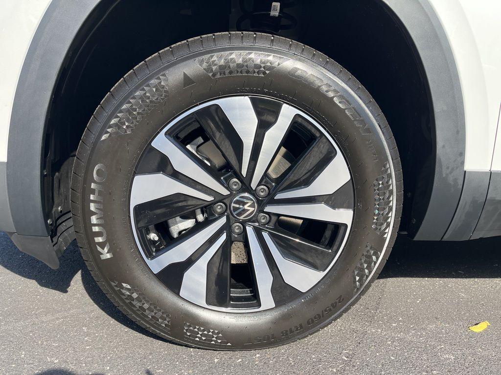 new 2026 Volkswagen Atlas Cross Sport car, priced at $41,236