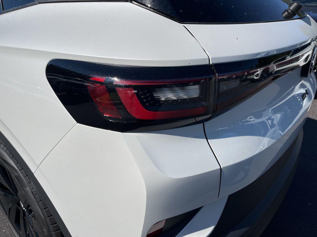 new 2025 Volkswagen ID.4 car, priced at $43,521