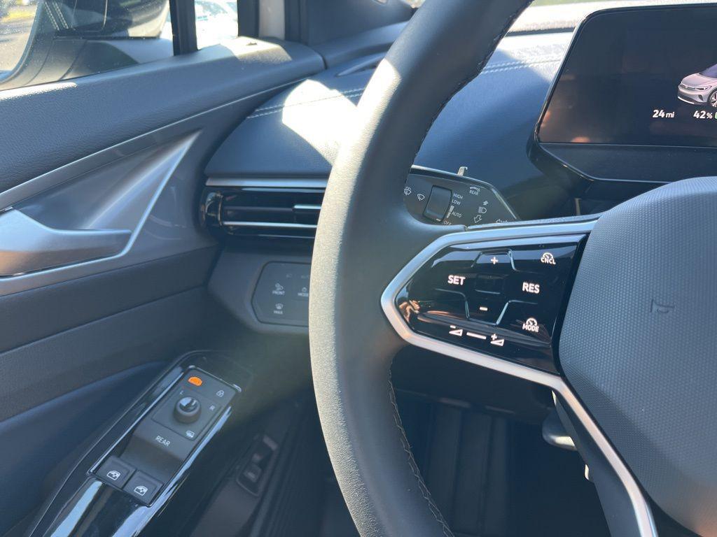 new 2025 Volkswagen ID.4 car, priced at $43,521