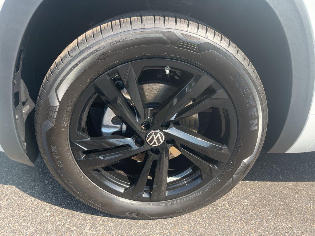 new 2026 Volkswagen Atlas Cross Sport car, priced at $53,688