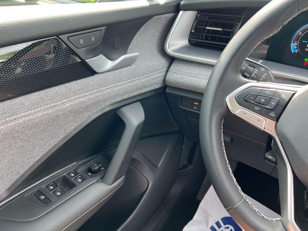 used 2025 Volkswagen Tiguan car, priced at $25,434