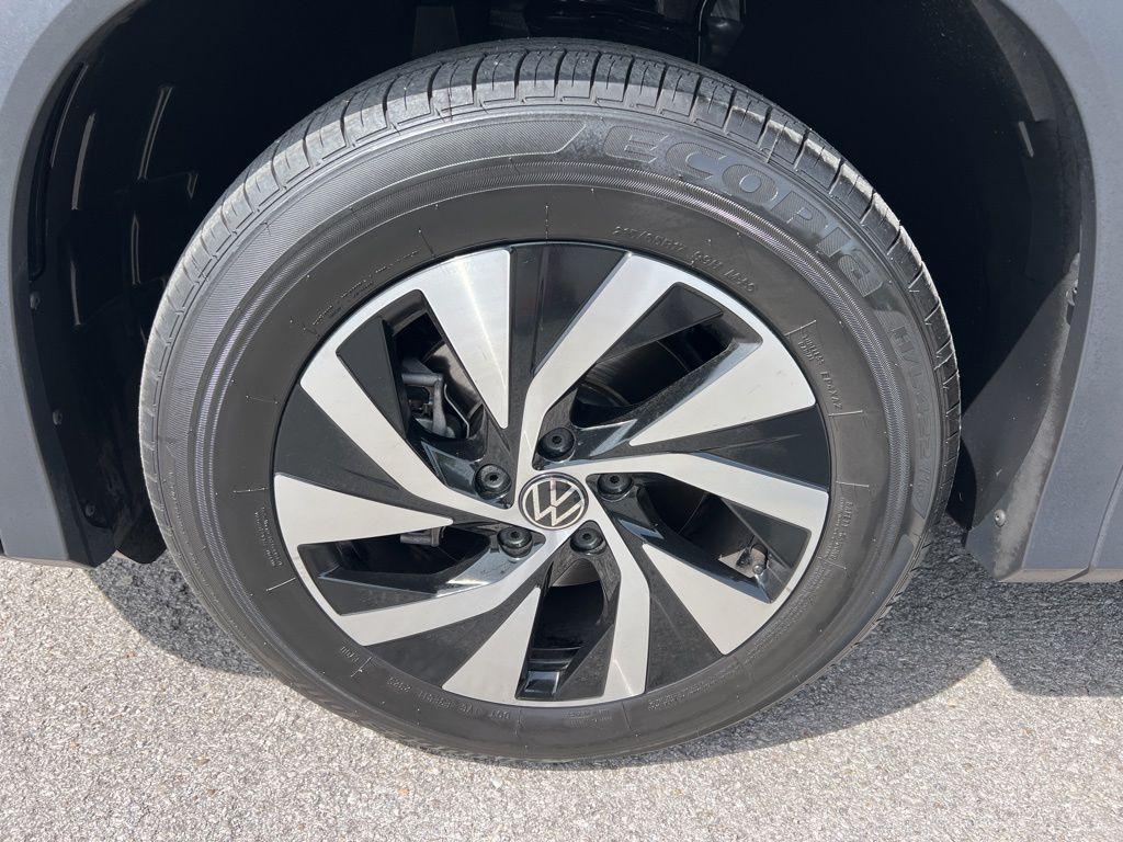 used 2025 Volkswagen Tiguan car, priced at $25,434