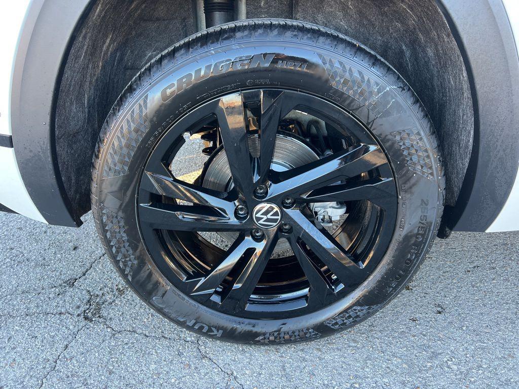 used 2025 Volkswagen Atlas Cross Sport car, priced at $41,168