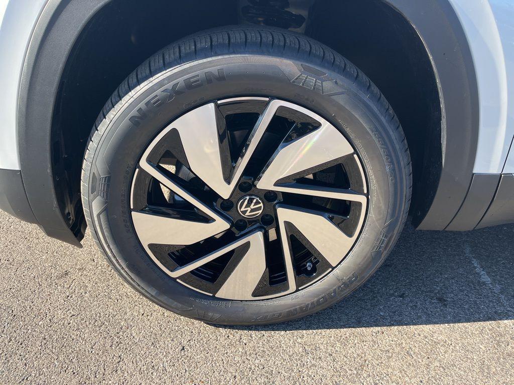 new 2026 Volkswagen Atlas car, priced at $53,392