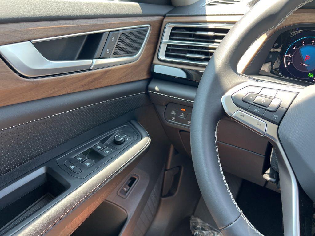 new 2026 Volkswagen Atlas car, priced at $49,181