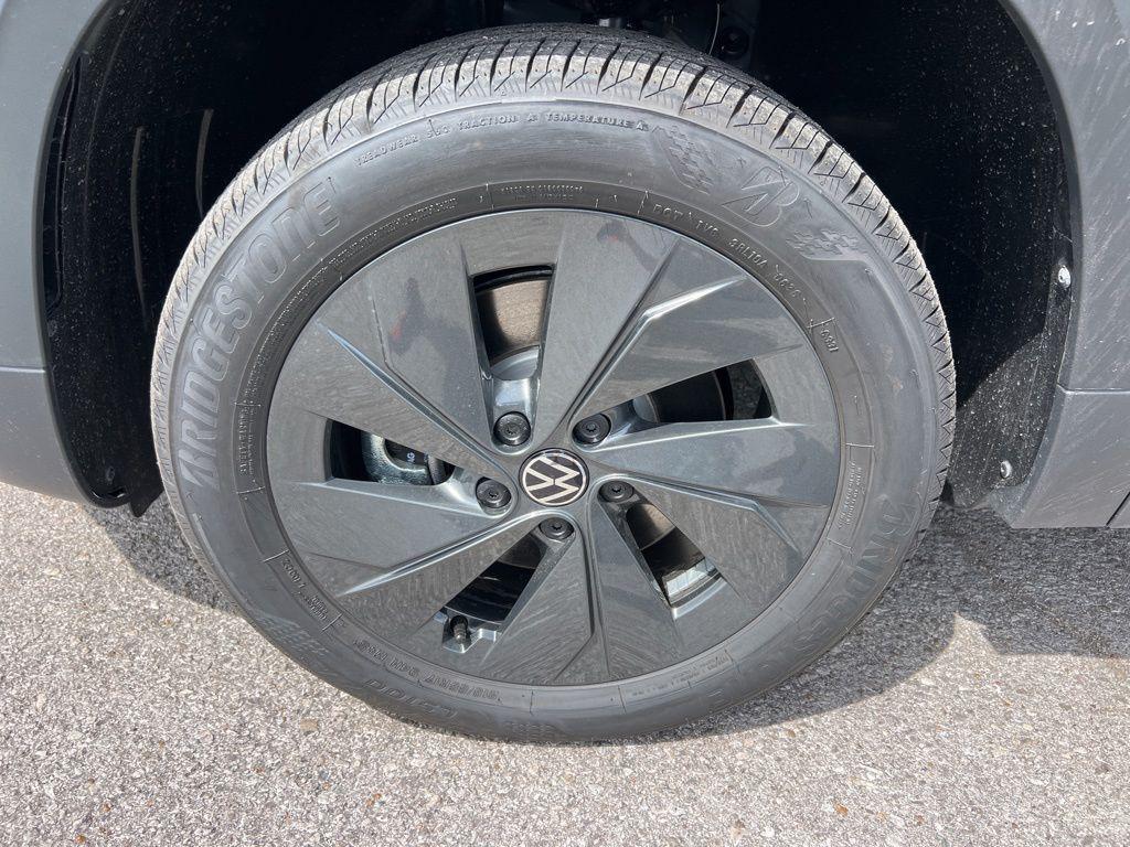 new 2026 Volkswagen Taos car, priced at $28,576