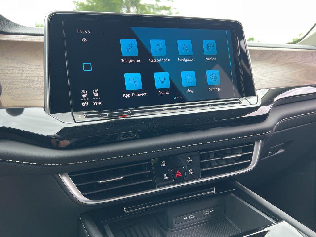 new 2026 Volkswagen Atlas car, priced at $45,654