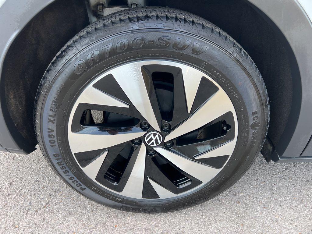 used 2023 Volkswagen ID.4 car, priced at $17,990