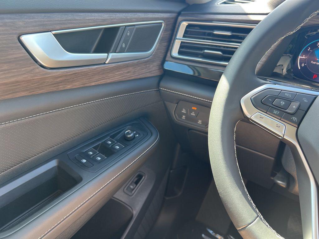 new 2026 Volkswagen Atlas car, priced at $53,392