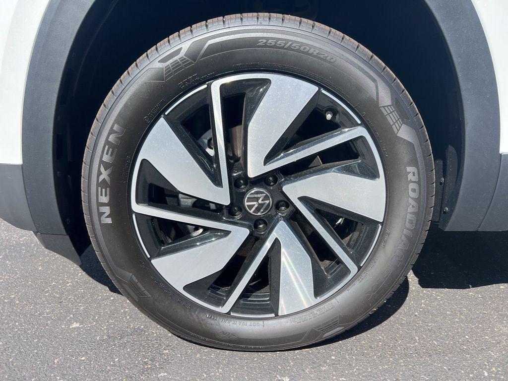 new 2026 Volkswagen Atlas car, priced at $53,392