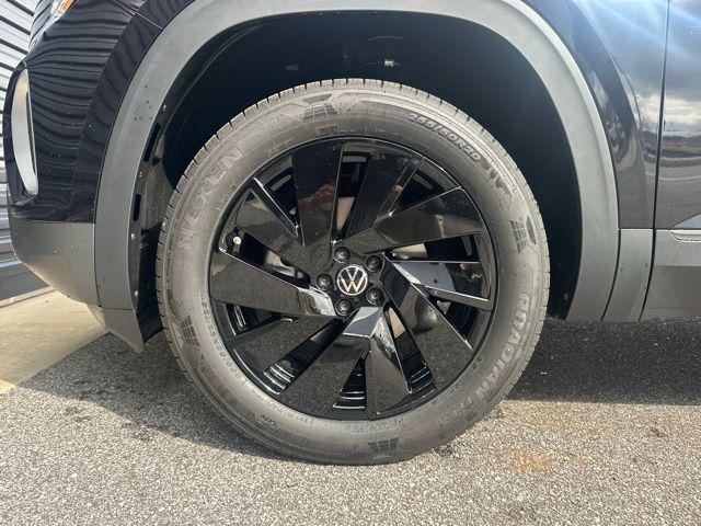 used 2025 Volkswagen Atlas car, priced at $35,900