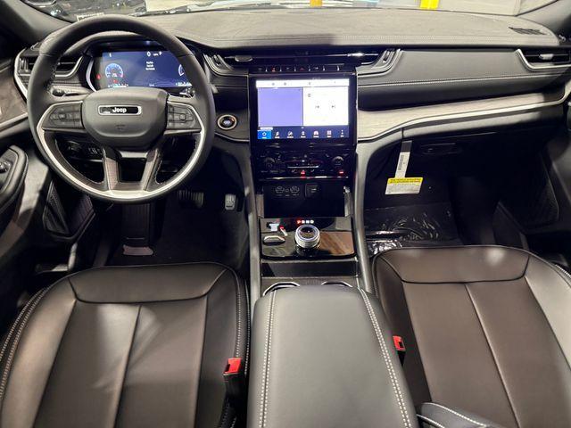 new 2025 Jeep Grand Cherokee car, priced at $45,275