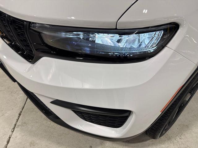 new 2025 Jeep Grand Cherokee car, priced at $40,400