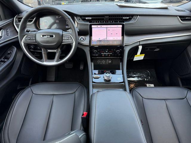 new 2025 Jeep Grand Cherokee car, priced at $49,128