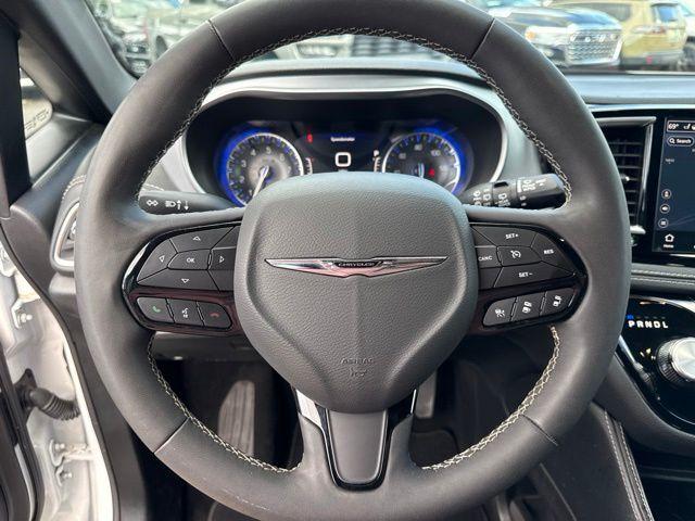 used 2025 Chrysler Pacifica car, priced at $30,944