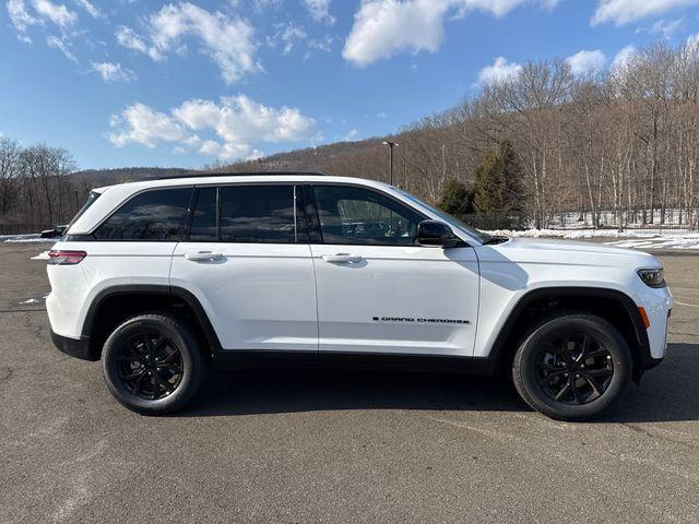 new 2026 Jeep Grand Cherokee car, priced at $44,726