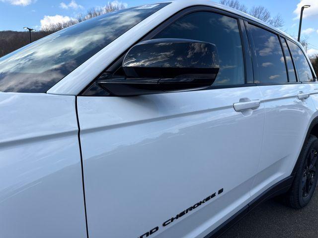 new 2026 Jeep Grand Cherokee car, priced at $44,726