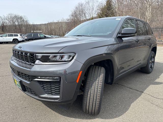 new 2026 Jeep Grand Cherokee car, priced at $51,000