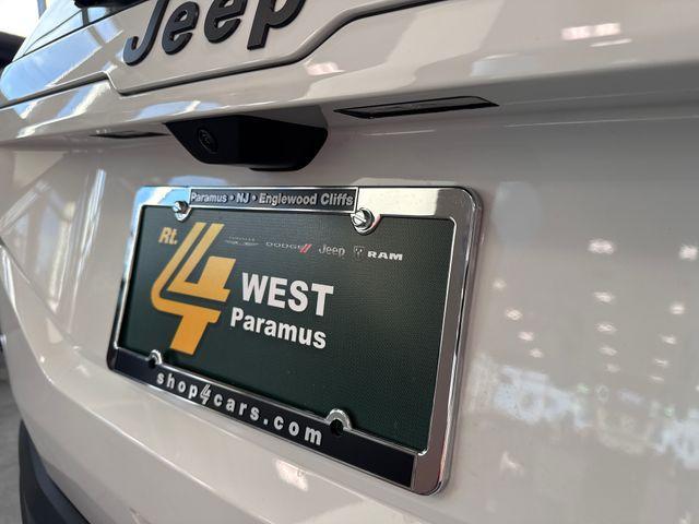 new 2026 Jeep Cherokee car, priced at $40,010