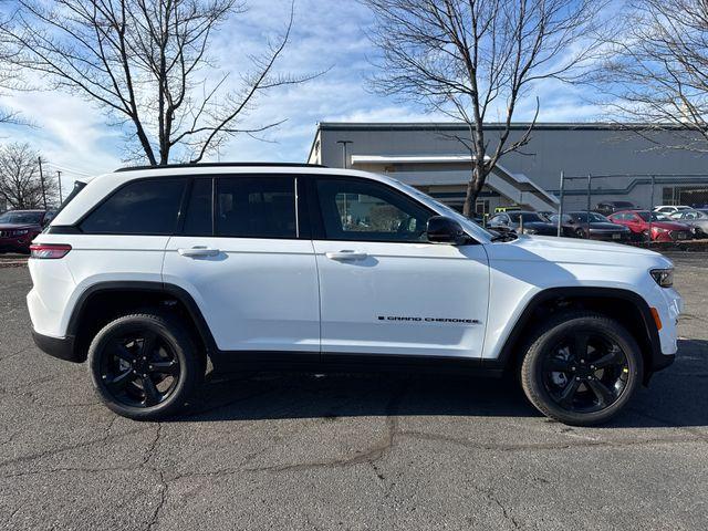 new 2025 Jeep Grand Cherokee car, priced at $50,815