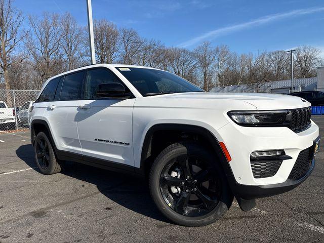 new 2025 Jeep Grand Cherokee car, priced at $50,815