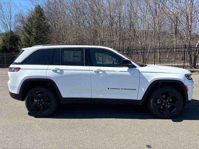 new 2026 Jeep Grand Cherokee car, priced at $47,630