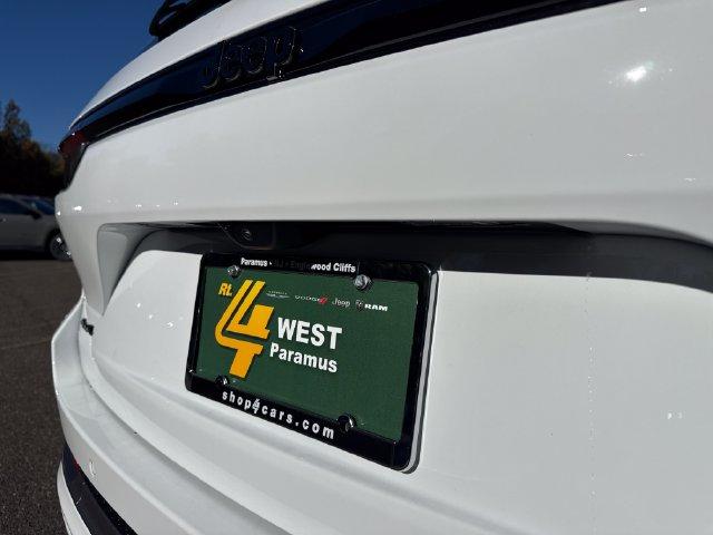 new 2027 Jeep Grand Cherokee car, priced at $64,150