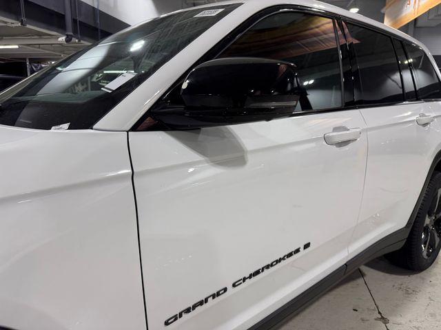 new 2025 Jeep Grand Cherokee car, priced at $53,678