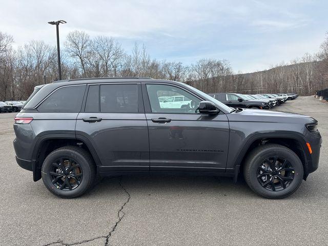 new 2026 Jeep Grand Cherokee car, priced at $46,970