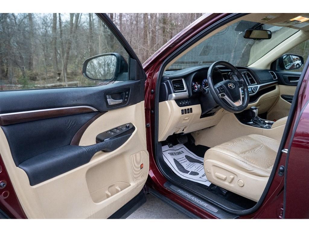 used 2014 Toyota Highlander car, priced at $18,995