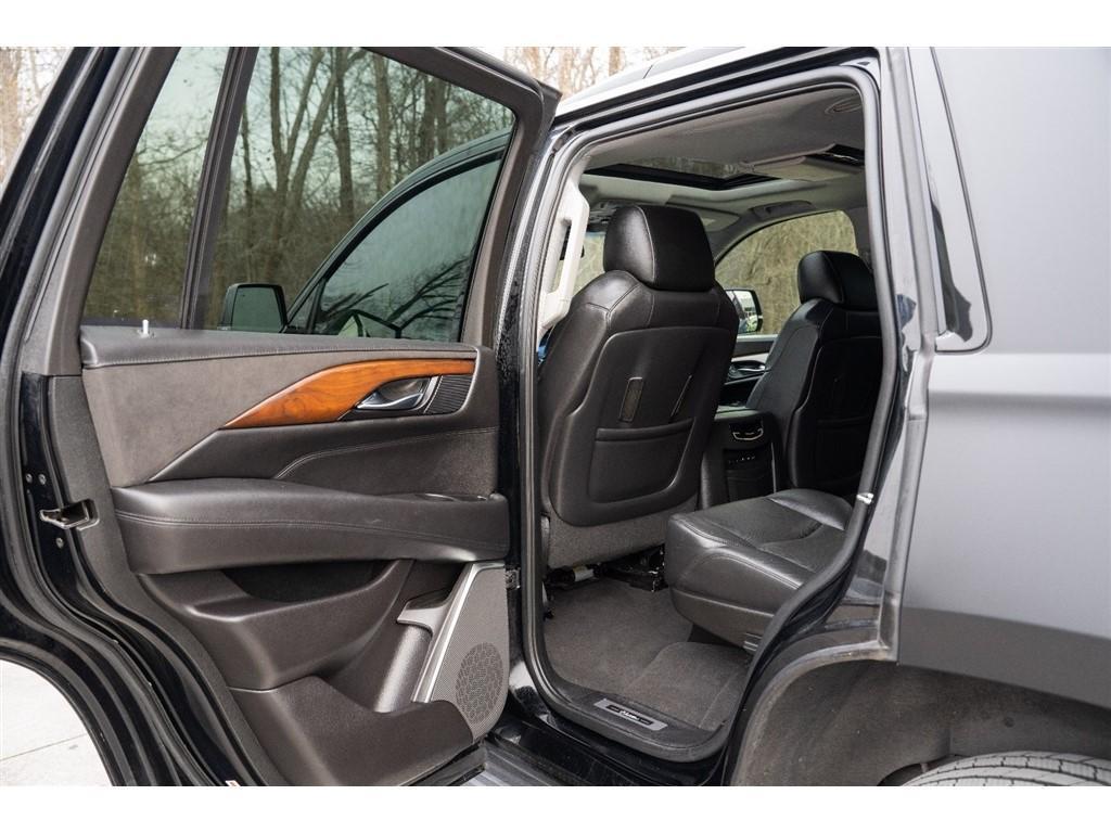 used 2020 Cadillac Escalade car, priced at $31,995