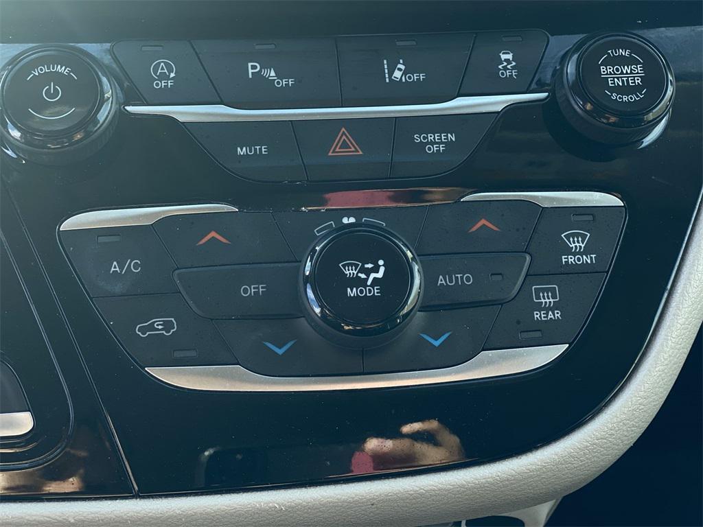 used 2023 Chrysler Pacifica car, priced at $20,811