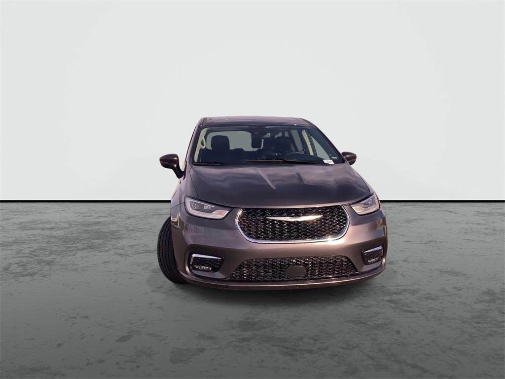 used 2023 Chrysler Pacifica car, priced at $20,811