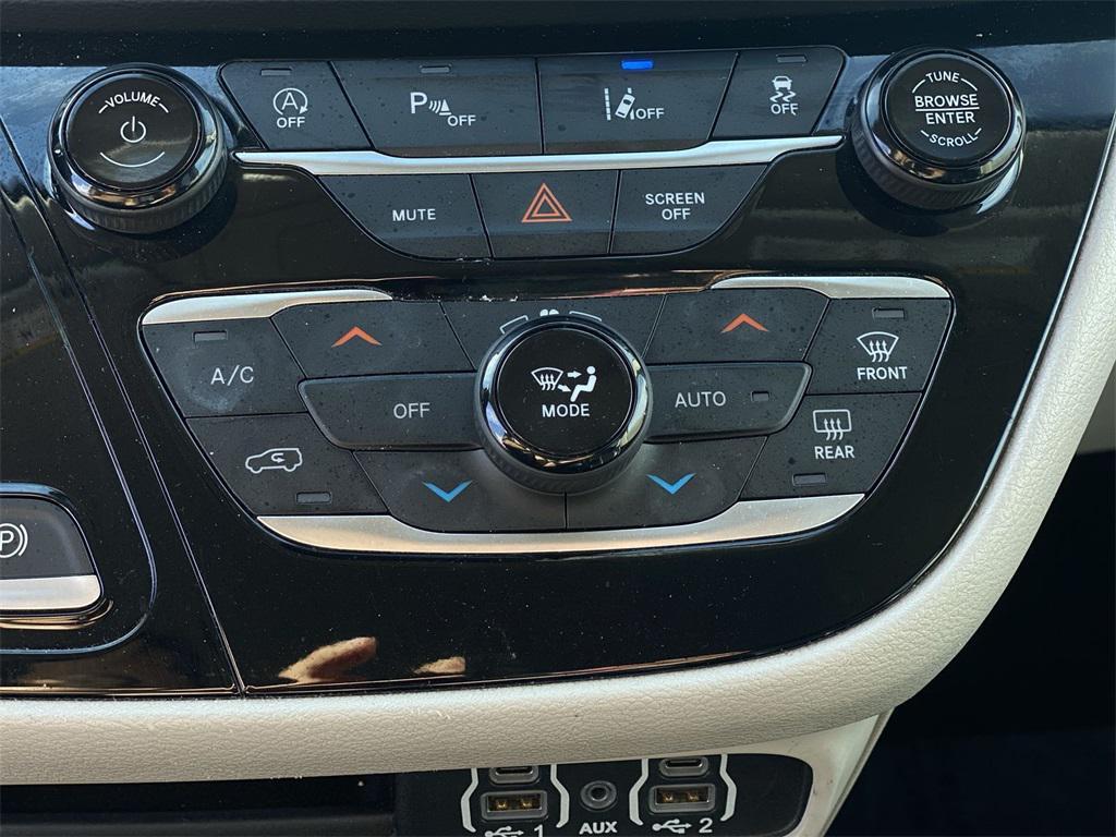 used 2023 Chrysler Pacifica car, priced at $20,811