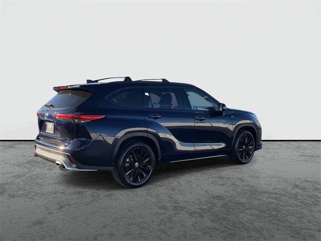 used 2023 Toyota Highlander car, priced at $35,911