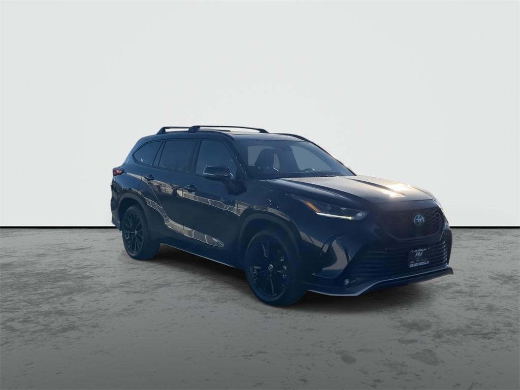 used 2023 Toyota Highlander car, priced at $35,911