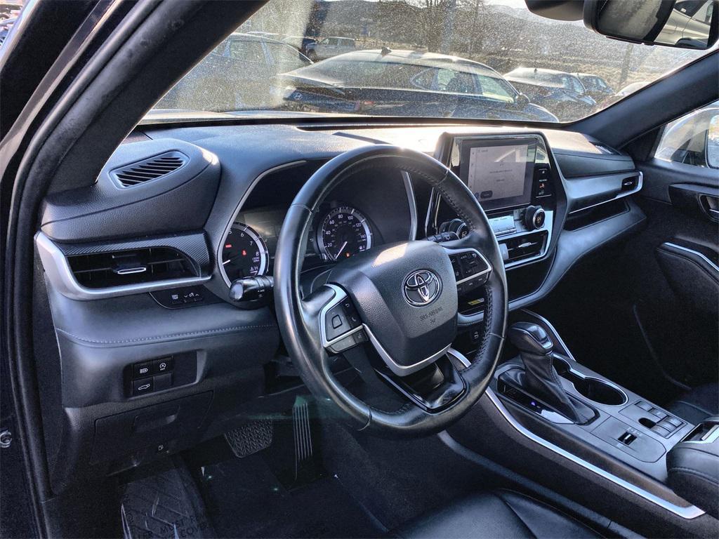 used 2023 Toyota Highlander car, priced at $35,911