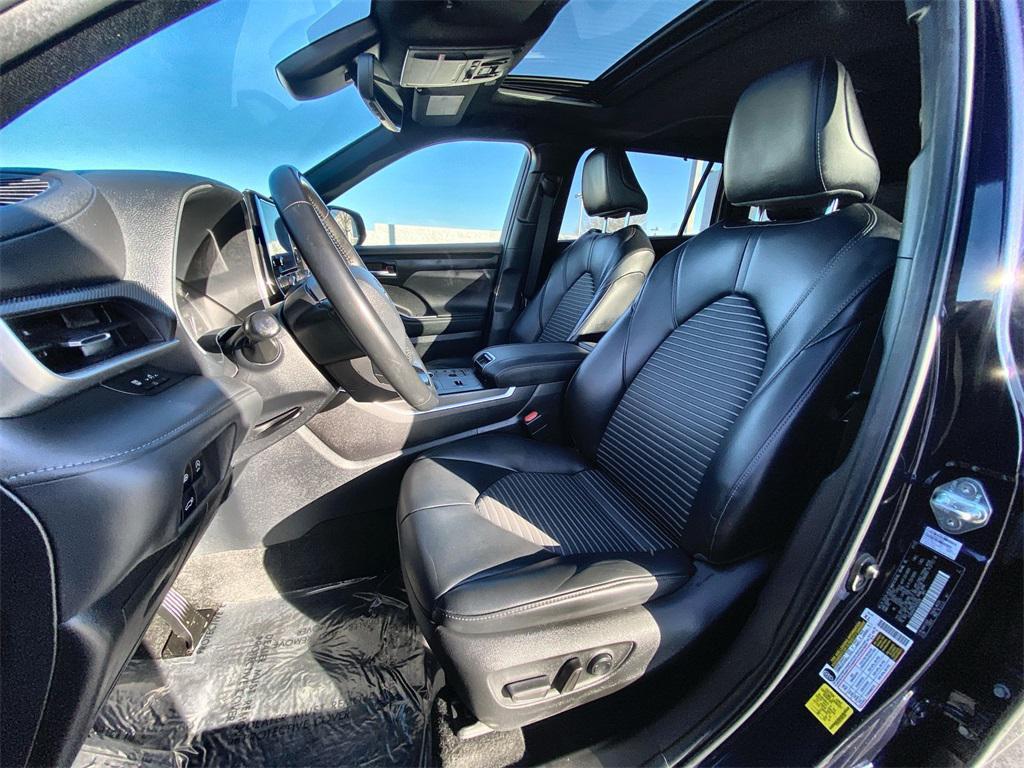used 2023 Toyota Highlander car, priced at $35,911