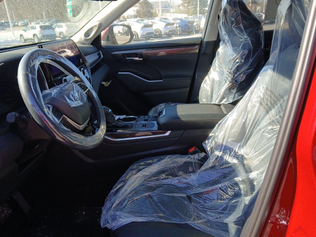 new 2026 Toyota Highlander Hybrid car, priced at $56,532