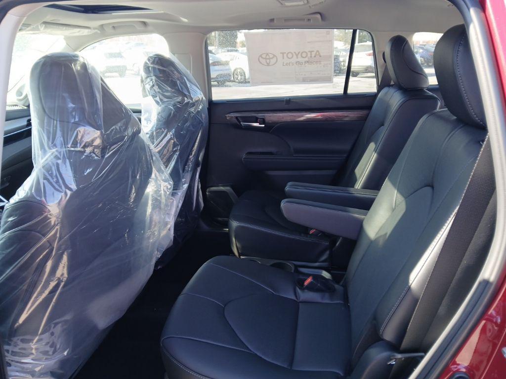 new 2026 Toyota Highlander Hybrid car, priced at $56,532