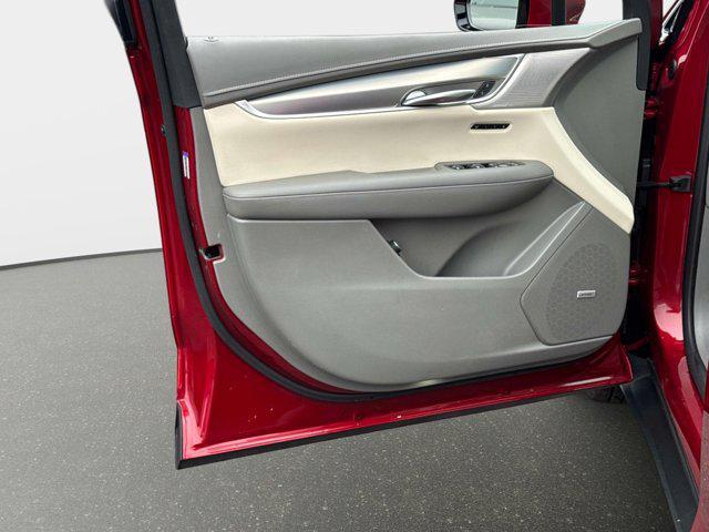 used 2023 Cadillac XT5 car, priced at $31,000