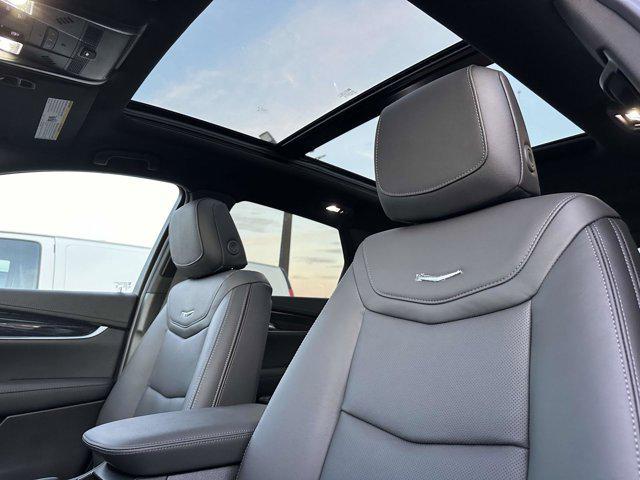 new 2025 Cadillac XT5 car, priced at $46,294