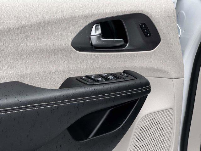 used 2022 Chrysler Pacifica car, priced at $31,400