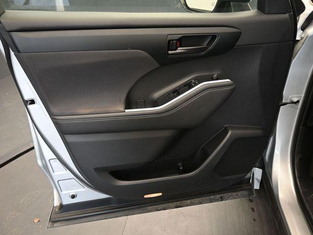 used 2023 Toyota Highlander car, priced at $29,750